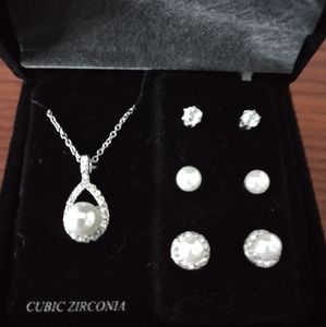 NEW Beautiful Necklace and 3 pairs of earrings set!